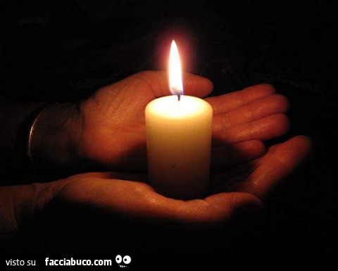 8iqk6z7msq-candela-accesa-fra-le-mani-bnotte-facciabuchini_a.jpg