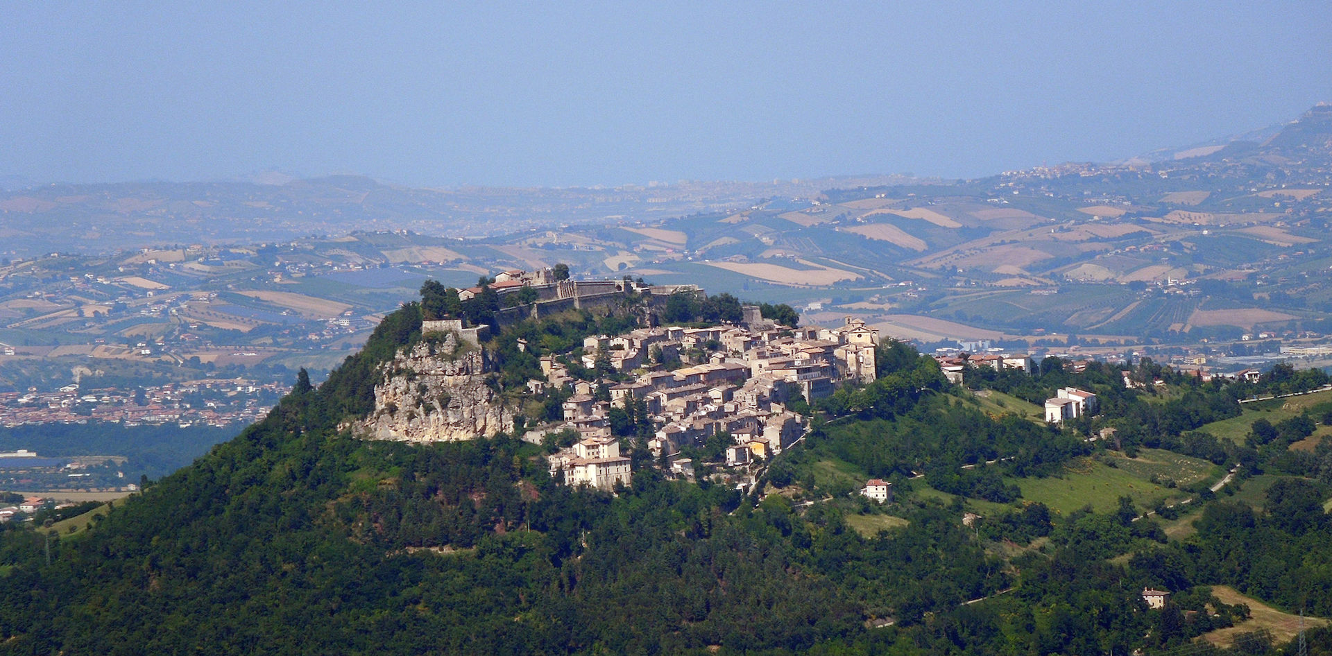 Fortezza di Civitella del Tronto vista dalla SP 52 TE