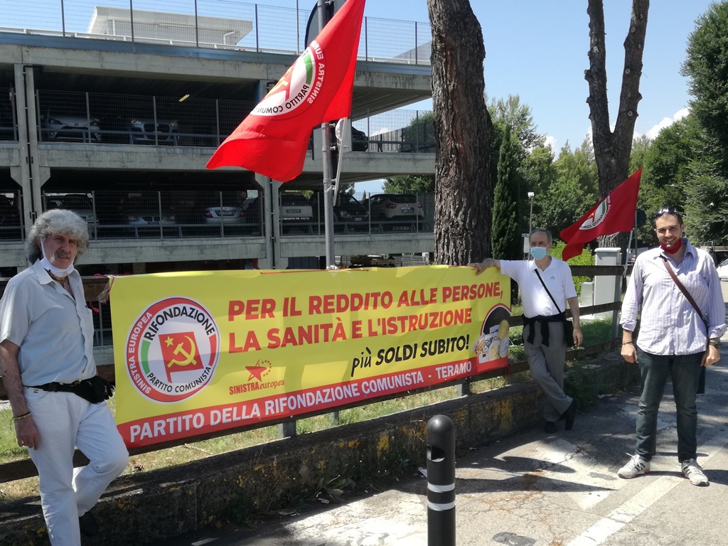 Presidio_Conferenza_Stampa_Rifondazione_Comunista_presso_Ospedale_di_Teramo_10_luglio_2020_3.jpg