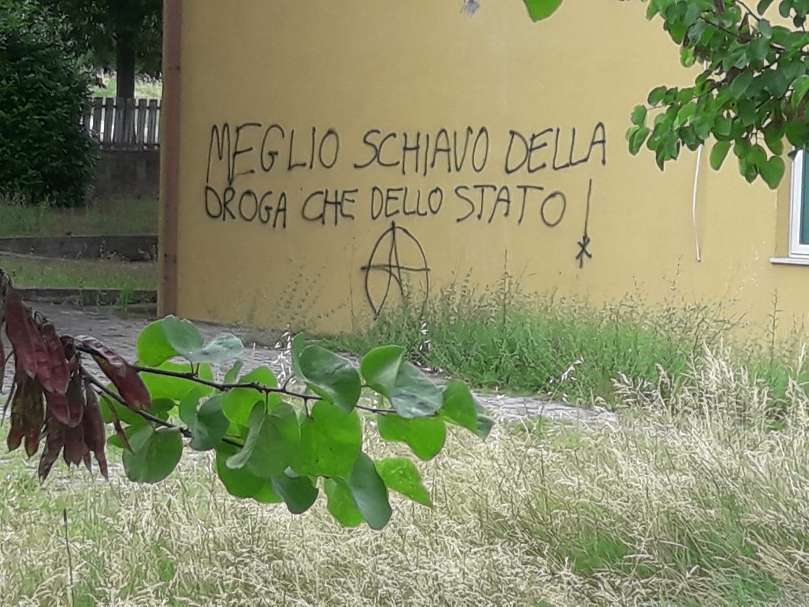 SCUOLASANNICOLOSCRITTA.jpg