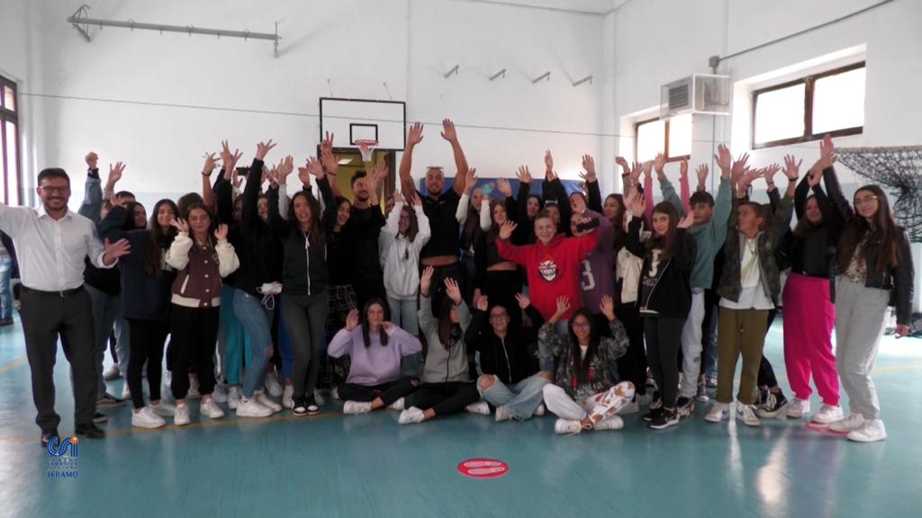 Scuole_Aperte_con_testimonial_sportivi_Stefano_Maniscalco_karate_e_Emanuele_Bruno_vicecampione_europeo_di_Judo.jpg