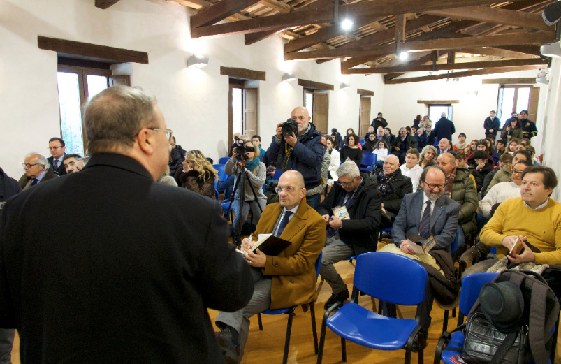 VESCOVOCONVEGNO.png