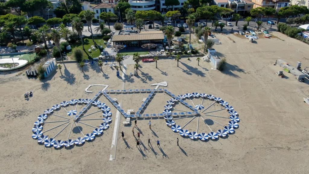 bicicletta-gigante.jpeg