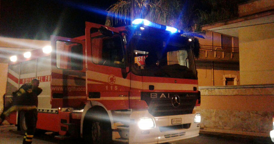 vigilidelfuoco incendio auto 2